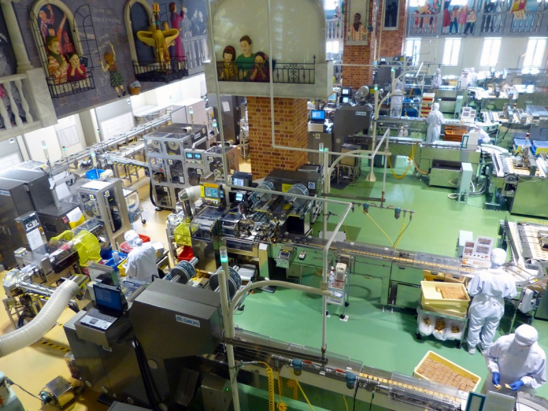 chocolaterie-AMIRAT-min_japan_sapporo_chocolate_factory_label_packaging_cookie_machine_operators-961509
